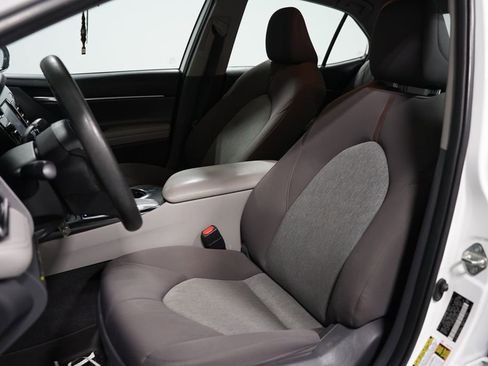 Used 2019 Toyota Camry LE image 6