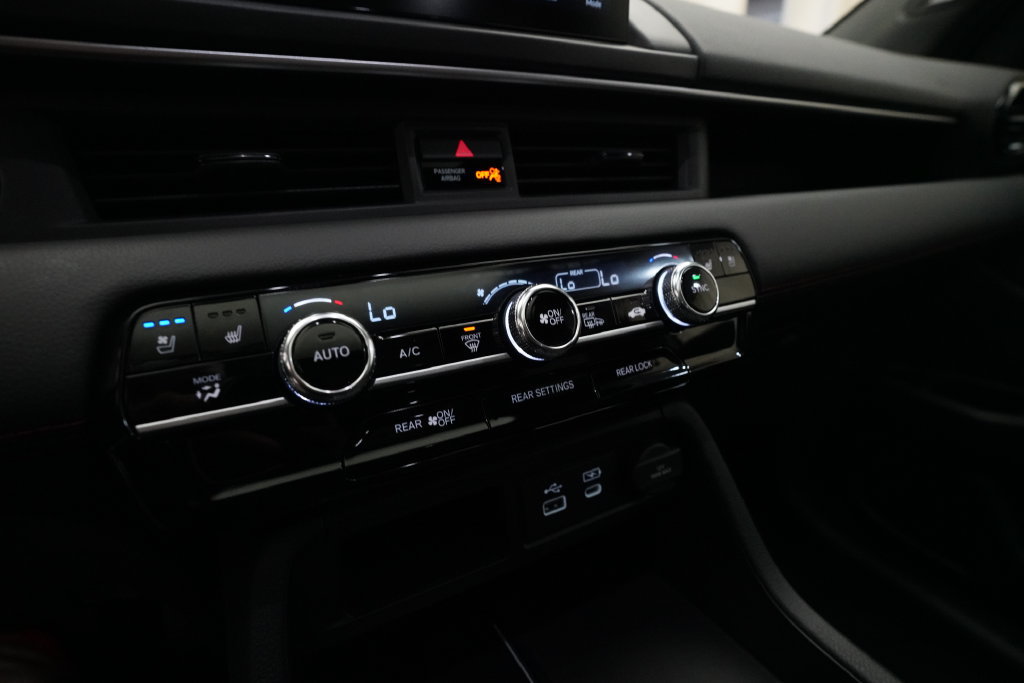 Certified 2025 Honda Pilot Black Edition image 22
