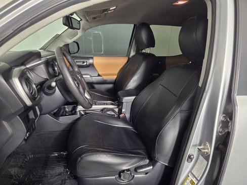 Used 2017 Toyota Tacoma TRD Sport RWD image 10