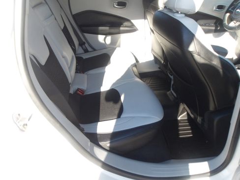 Used 2018 Jeep Compass Latitude w/ Popular Equipment Group image 8