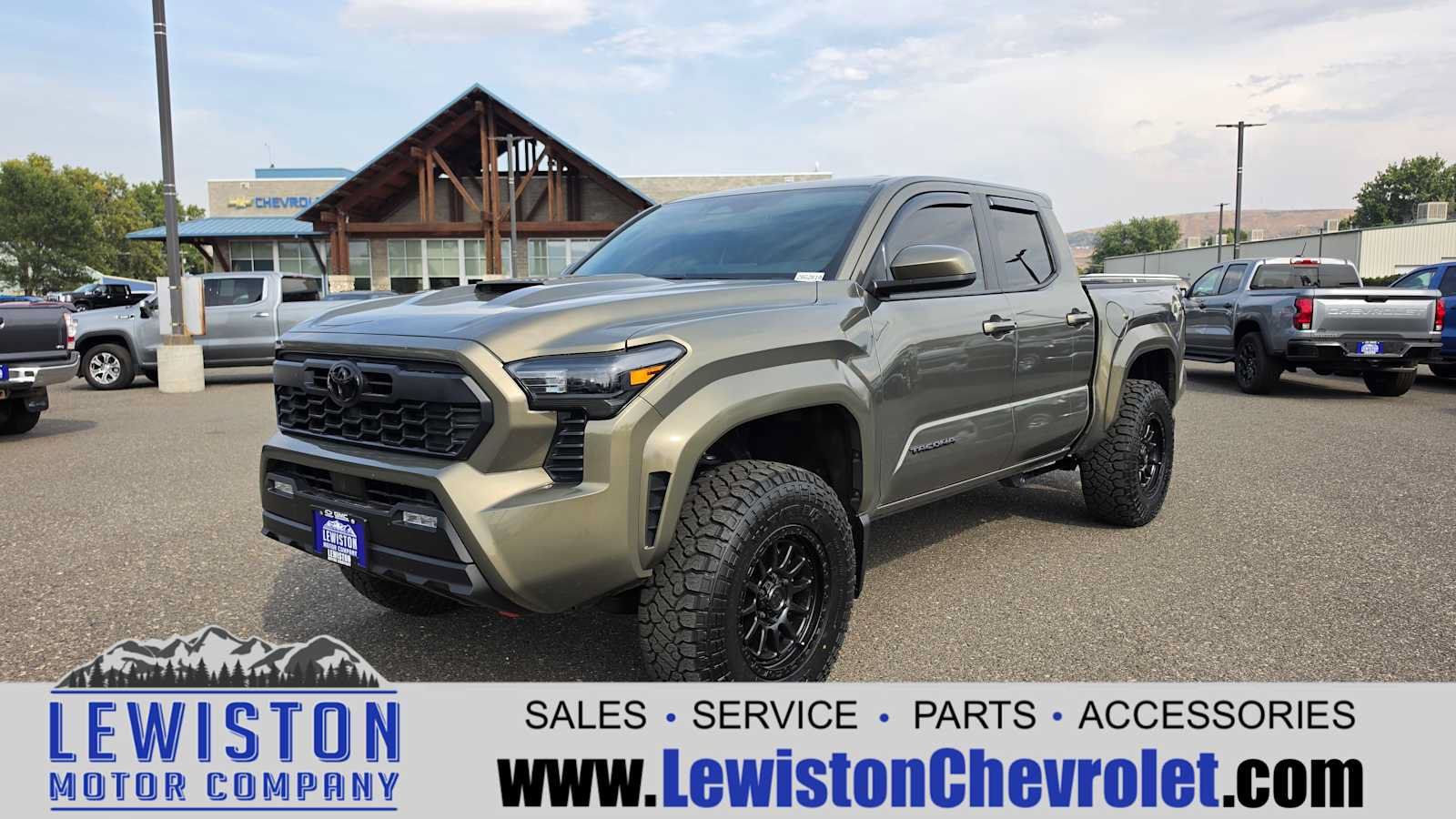Used 2026 Toyota Tacoma TRD Sport AWD/4WD image 1