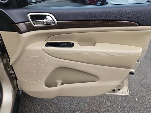 Used 2015 Jeep Grand Cherokee Laredo w/ Quick Order Package 23E image 17