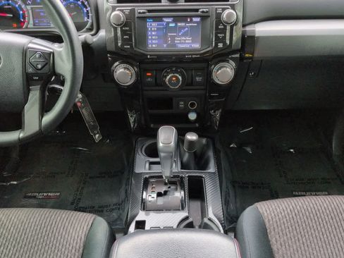 Used 2018 Toyota 4Runner TRD Off-Road AWD/4WD image 18