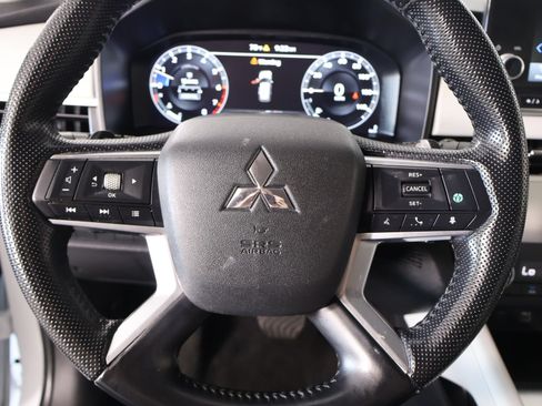 Used 2024 Mitsubishi Outlander SEL FWD image 3