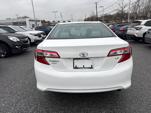 Used 2014 Toyota Camry L image 5