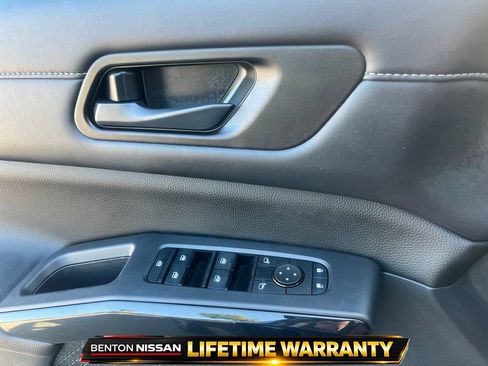 Used 2026 Nissan Pathfinder SV AWD/4WD image 12