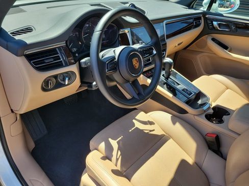Certified 2023 Porsche Macan AWD/4WD image 4