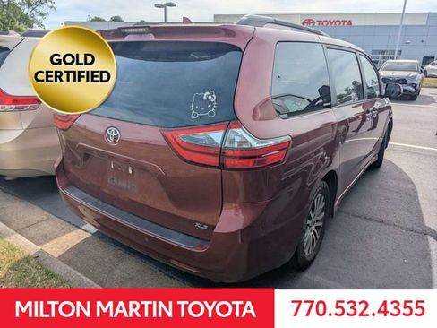 Used 2020 Toyota Sienna XLE w/ XLE Navigation Package image 3