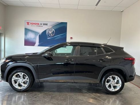 Used 2024 Chevrolet Trax LS w/ LS Convenience Package FWD image 3