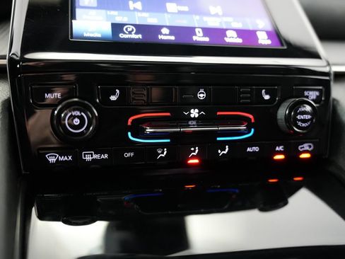 Used 2023 Jeep Grand Cherokee L Laredo AWD/4WD image 24