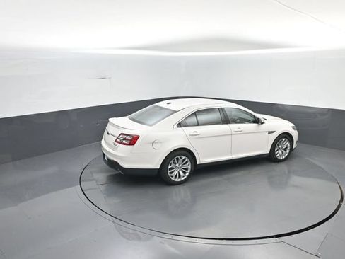 Used 2018 Ford Taurus Limited FWD image 33