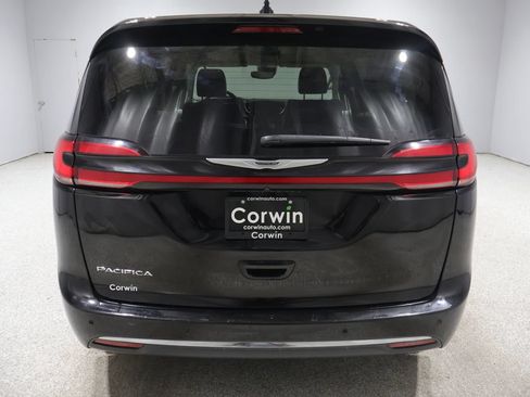 Used 2024 Chrysler Pacifica Touring-L FWD image 3