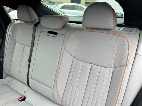 New 2024 Audi Q8 e-tron Prestige image 18