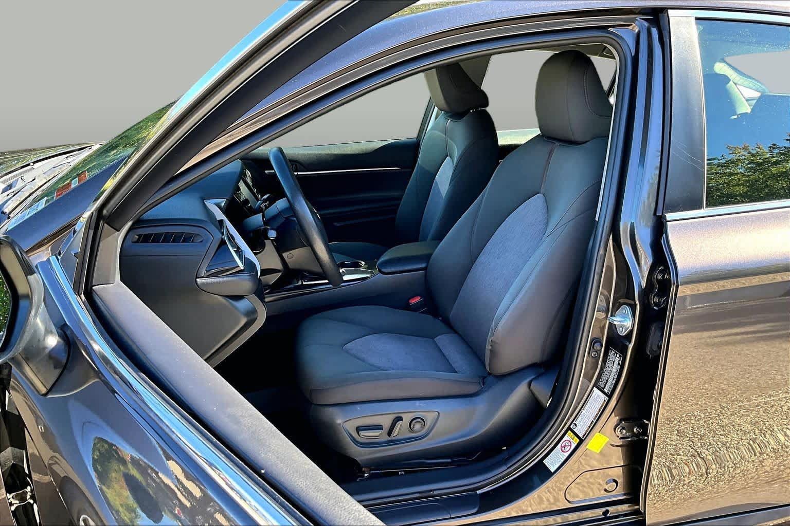 Used 2018 Toyota Camry LE FWD image 9
