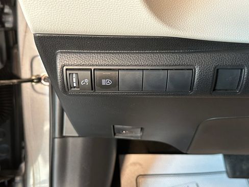 Used 2020 Toyota Corolla SE FWD image 18