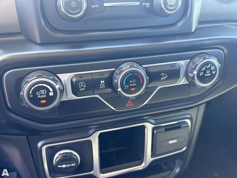 Used 2019 Jeep Wrangler Sport AWD/4WD image 26