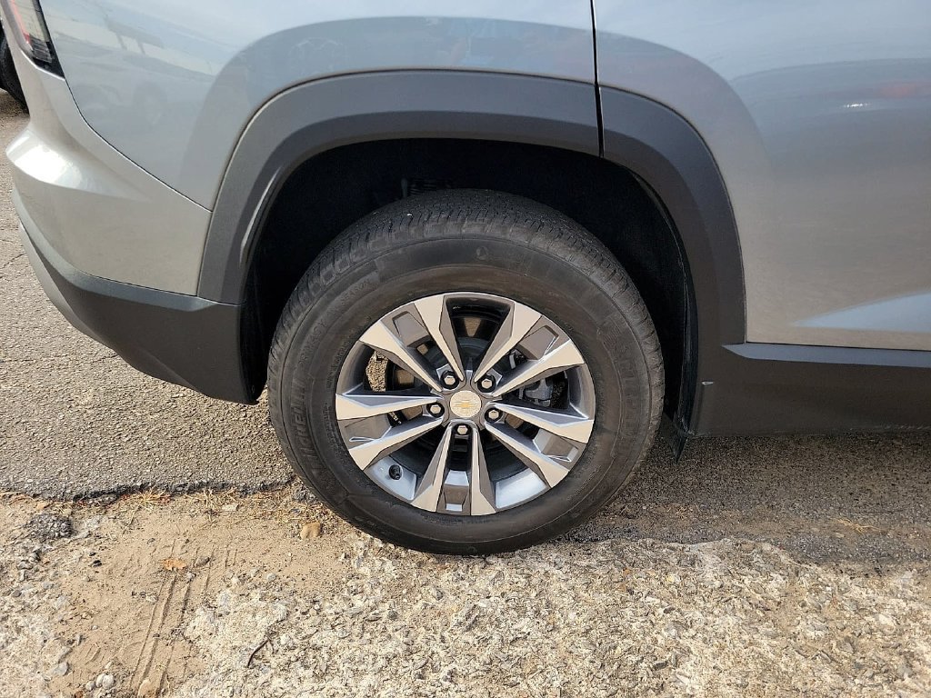 Used 2026 Chevrolet Equinox LT AWD/4WD image 7