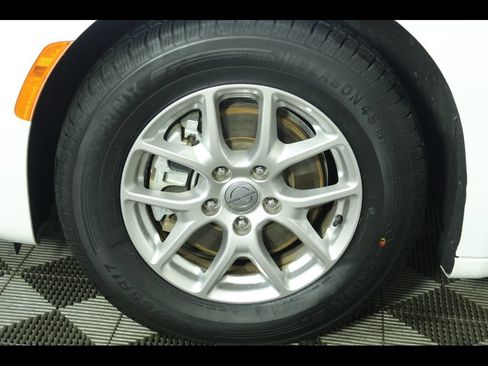 Used 2024 Chrysler Pacifica Touring-L FWD image 8