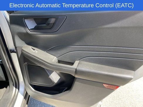Used 2022 Ford Escape SE w/ Cold Weather Package image 11