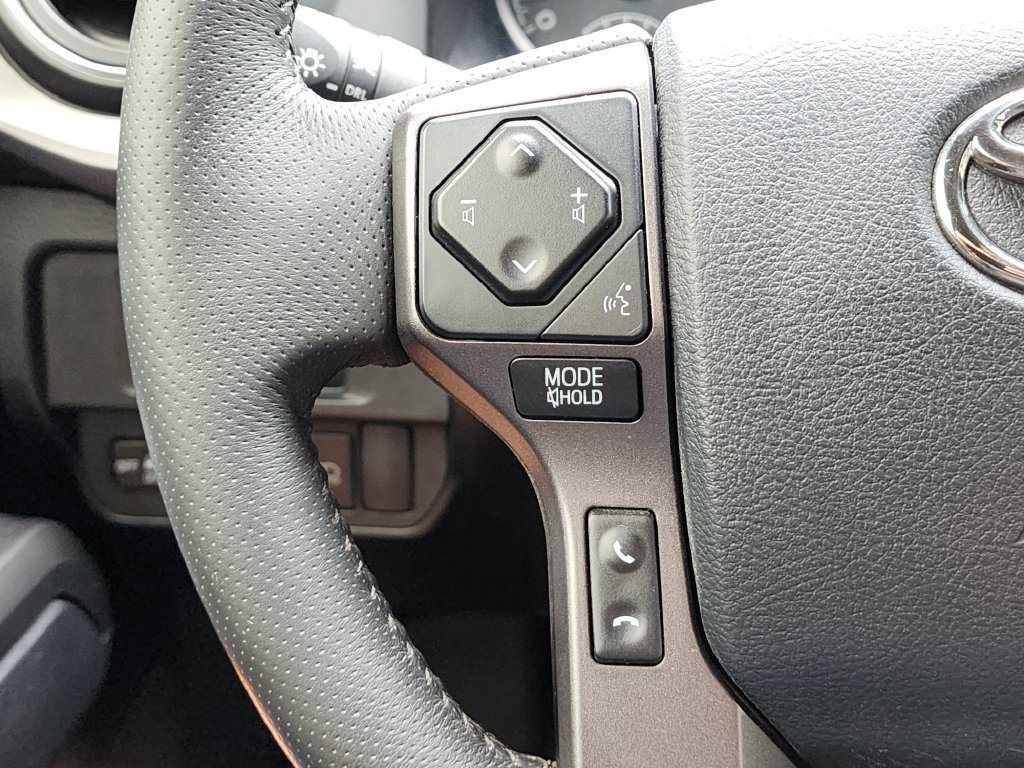 Used 2018 Toyota Tacoma TRD Off-Road AWD/4WD image 27