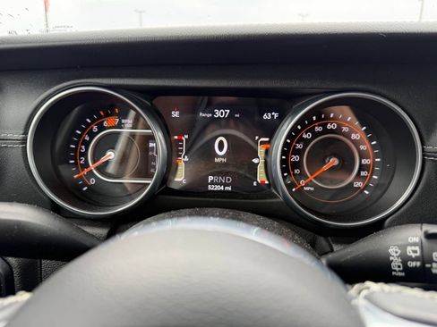 Used 2018 Jeep Wrangler Unlimited Sahara AWD/4WD image 34