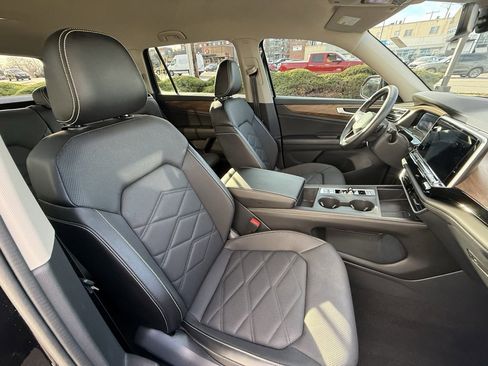 Used 2024 Volkswagen Atlas SE image 41