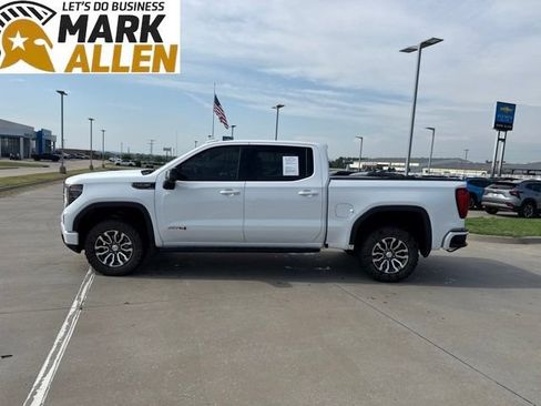 Used 2022 GMC Sierra 1500 AT4 w/ AT4 Premium Package AWD/4WD image 3