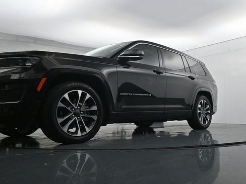 Used 2025 Jeep Grand Cherokee L Overland w/ Luxury Tech Group IV AWD/4WD image 36