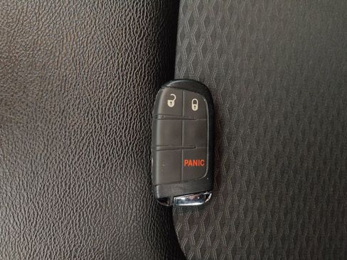 Used 2024 Jeep Compass Latitude image 32