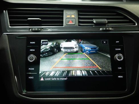 Used 2023 Volkswagen Tiguan SE R-Line FWD image 27