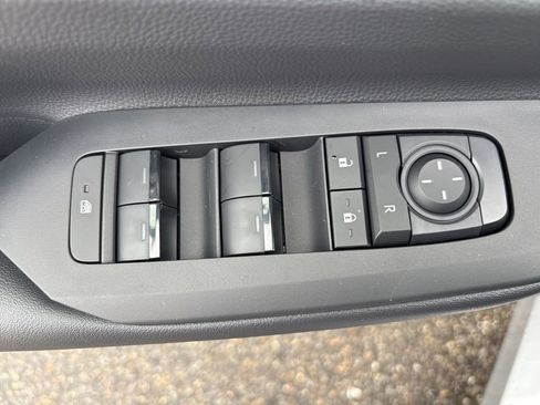New 2026 Toyota Prius Plug-In Hybrid FWD image 10
