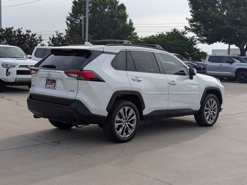 Used 2023 Toyota RAV4 XLE Premium FWD image 5