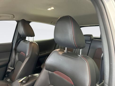 Used 2025 Nissan Kicks SR AWD/4WD image 11