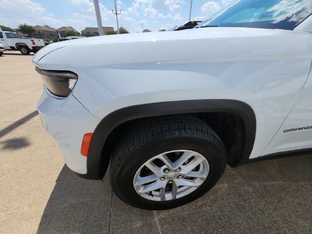 Used 2025 Jeep Grand Cherokee Laredo X w/ Luxury Tech Group I RWD image 7