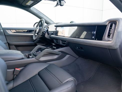 New 2026 Porsche Cayenne Turbo GT AWD/4WD image 23