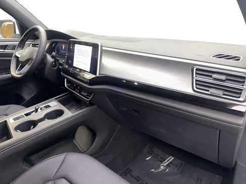 Used 2025 Volkswagen Atlas Cross Sport SE FWD image 53