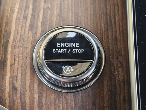 Used 2025 Mercedes-Benz GLC 300 image 22