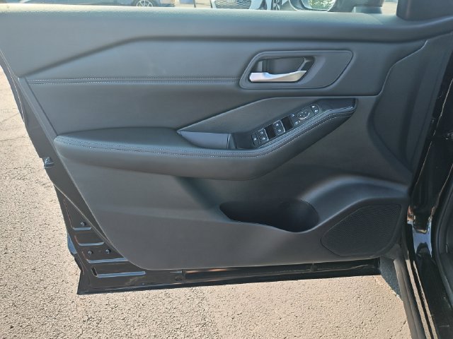 Certified 2026 Nissan Rogue SL AWD/4WD image 12