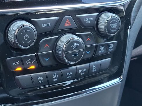 Used 2021 Jeep Grand Cherokee Laredo X AWD/4WD image 21