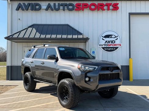 Used 2016 Toyota 4Runner SR5 Premium image 2