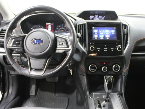 Used 2023 Subaru Crosstrek 2.0i Premium image 2