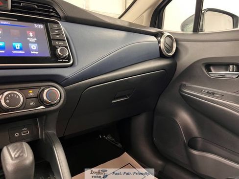 Used 2025 Nissan Versa SV FWD image 38
