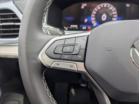 New 2026 Volkswagen Taos SE image 17