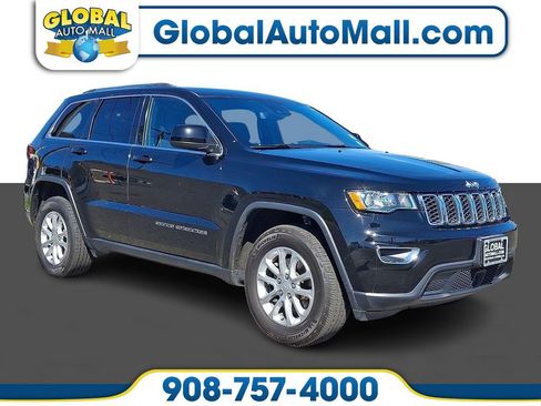 Used 2021 Jeep Grand Cherokee Laredo image 1