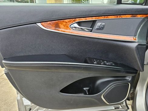 Used 2016 Lincoln MKX Reserve w/ Technology Package AWD/4WD image 18