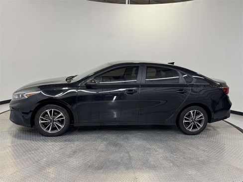 Used 2023 Kia Forte LXS w/ LXS Technology Package image 4