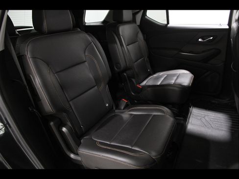 Used 2020 Chevrolet Traverse LT w/ Driver Confidence II Package image 19