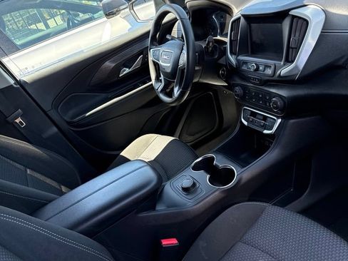 Used 2024 GMC Terrain SLE FWD image 8