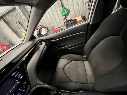 Used 2020 Toyota Camry LE FWD image 11