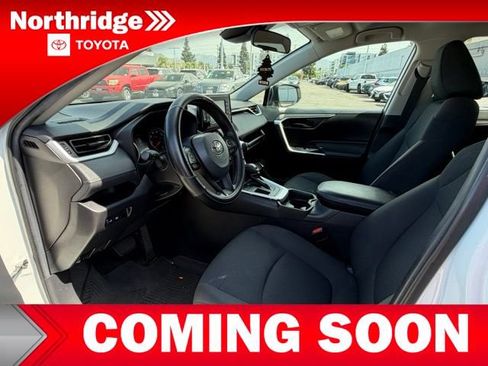 Used 2021 Toyota RAV4 LE FWD image 5